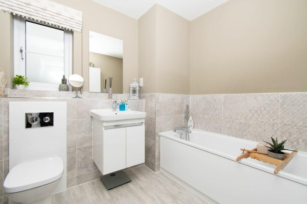 Additional property image - Highfields Caldecote, CB23 7BW