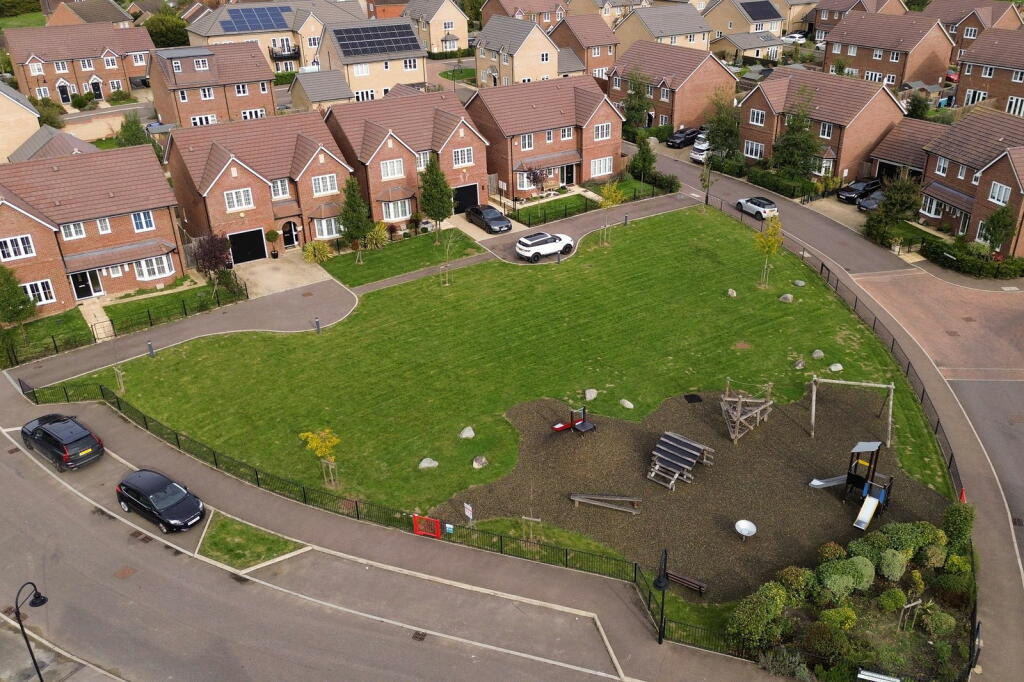 Additional property image - Highfields Caldecote, CB23 7BW