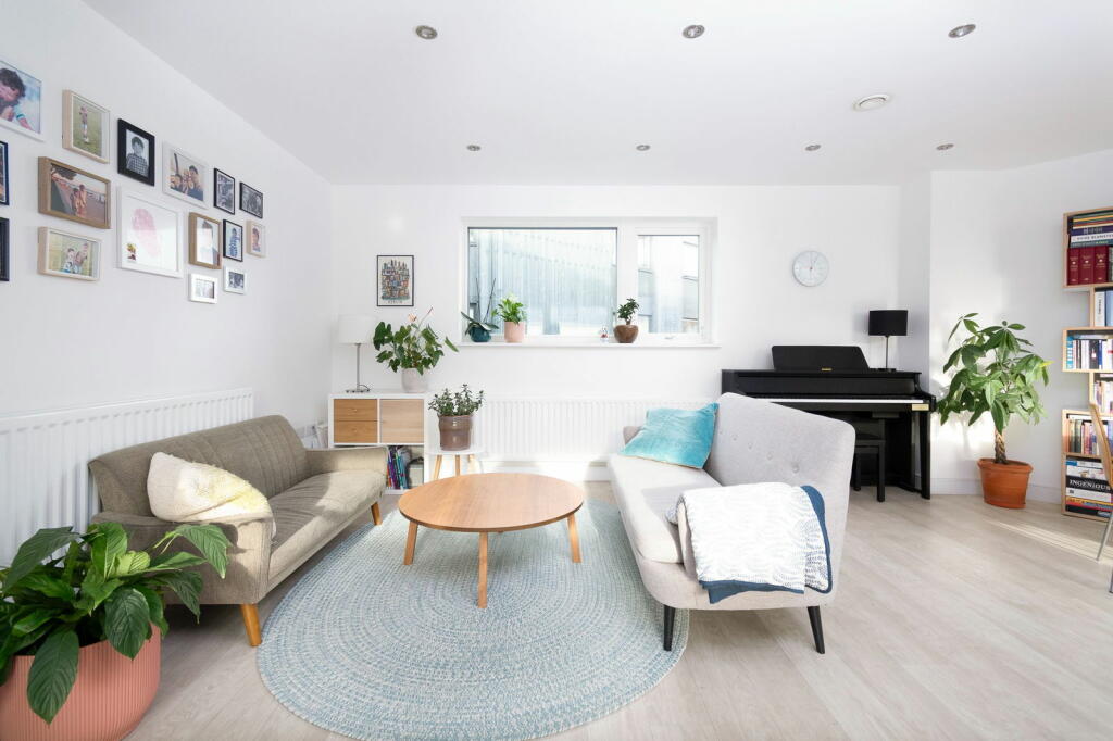 Additional property image - Dobson Way, Trumpington, Cambridge, CB2 9ES