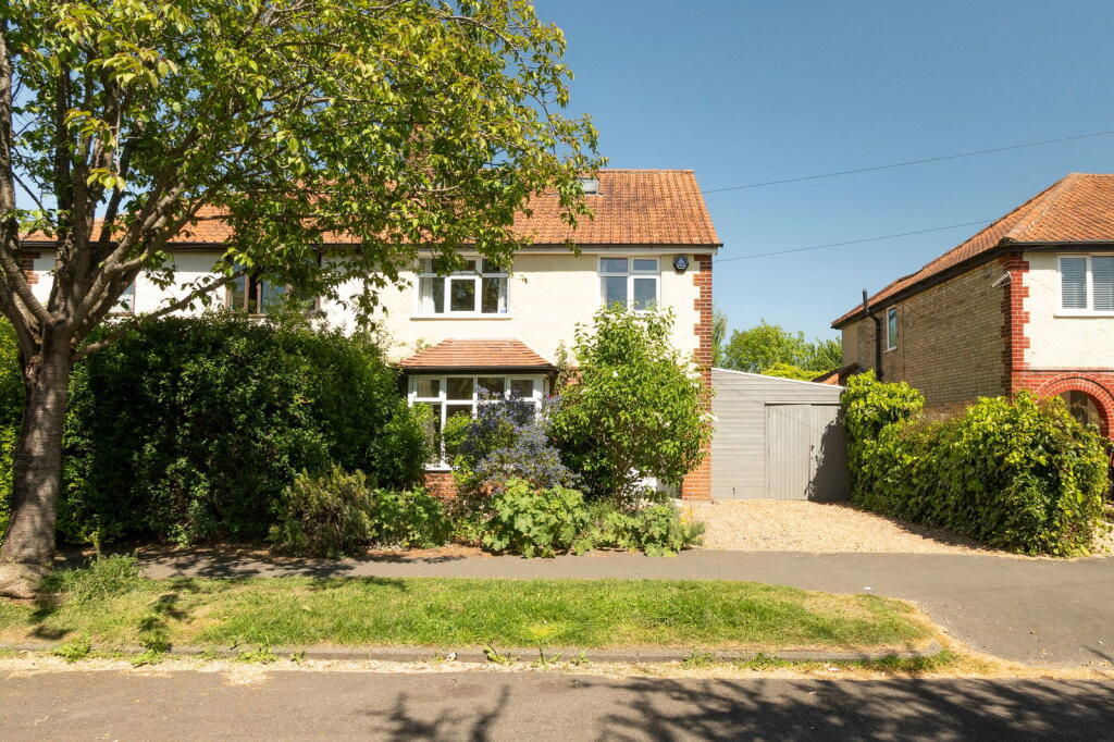 Main image of property: Leys Avenue, Cambridge, CB4 2AW