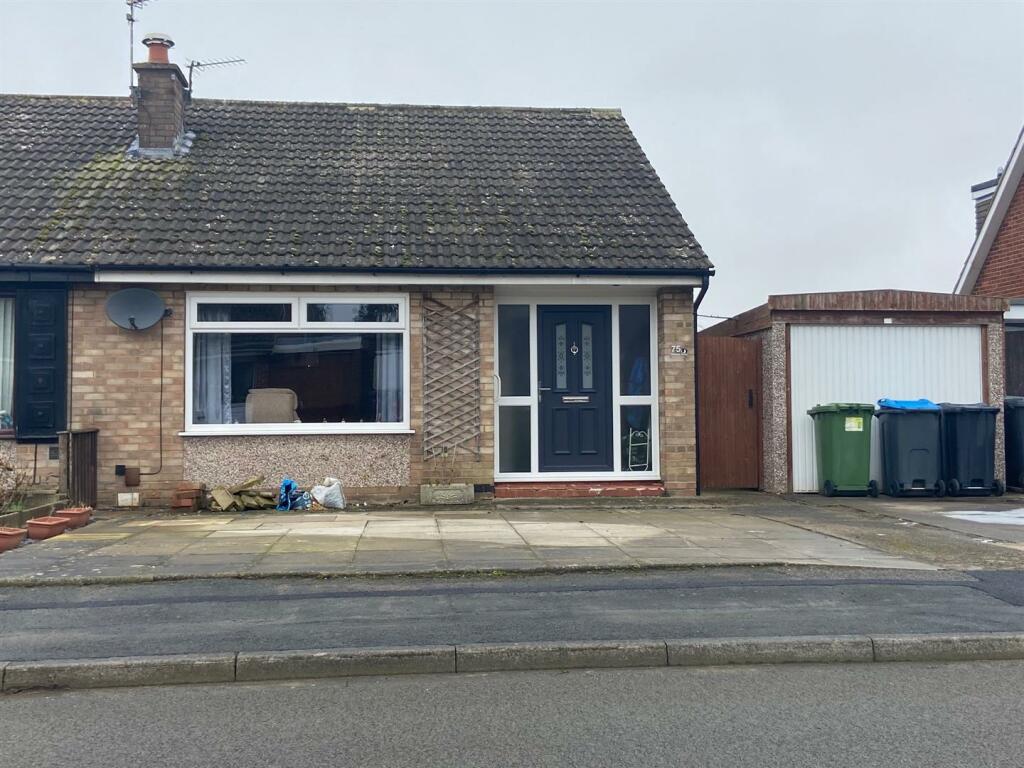 2 bedroom semidetached bungalow for sale in Chantry Road