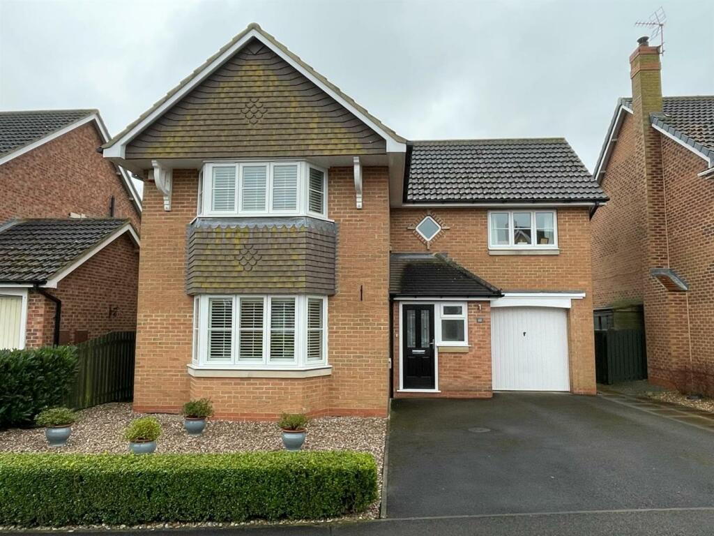 4 bedroom detached house for sale in Oaktree Drive, Northallerton, DL7