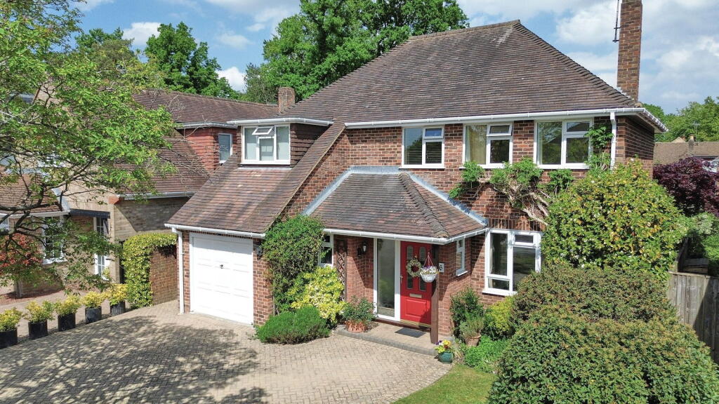 Main image of property: Bishops Close, Fleet, GU52 7TU