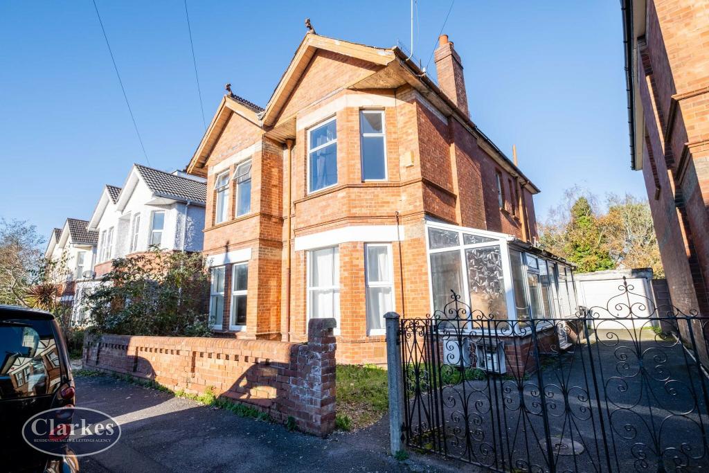 Main image of property: Spacious 3 Bedroom First Floor  Flat