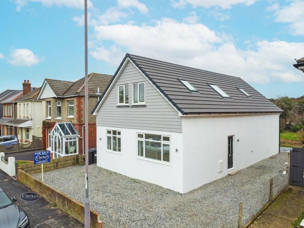 4 bedroom detached house for rent in Large 4 bed house Coombe Avenue, BH10