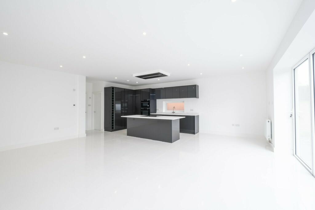 Additional image 2 of Large 4 bed house Coombe Avenue