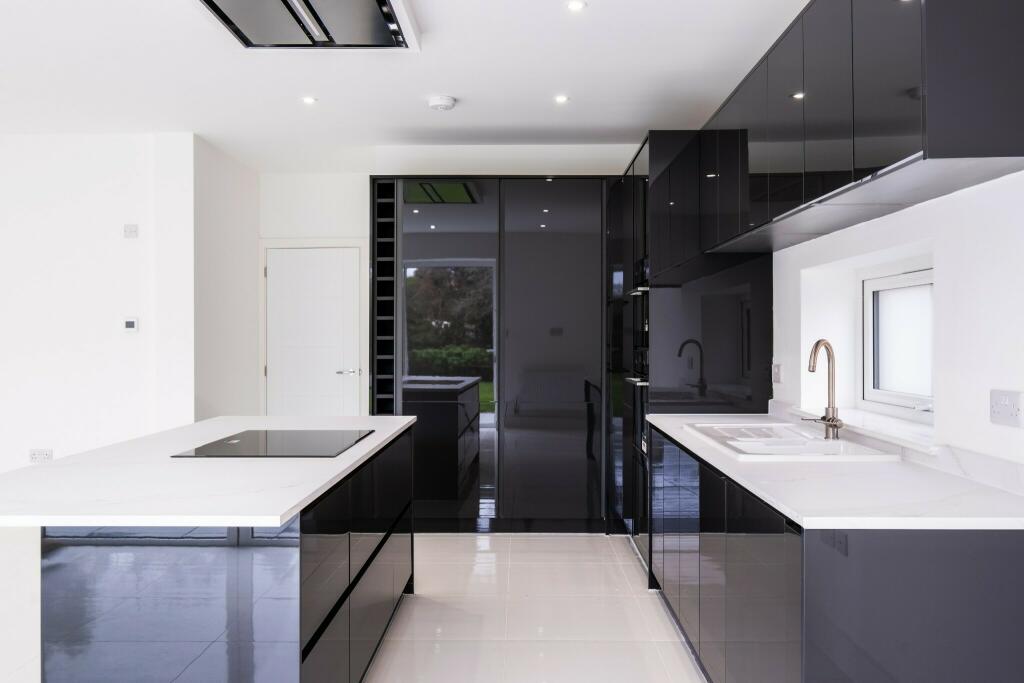 Additional image 3 of Large 4 bed house Coombe Avenue