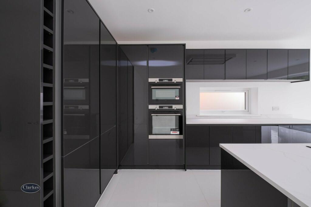 Additional image 4 of Large 4 bed house Coombe Avenue