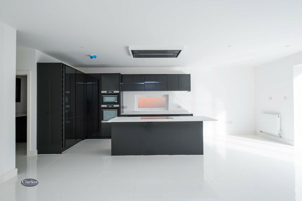 Additional image 5 of Large 4 bed house Coombe Avenue