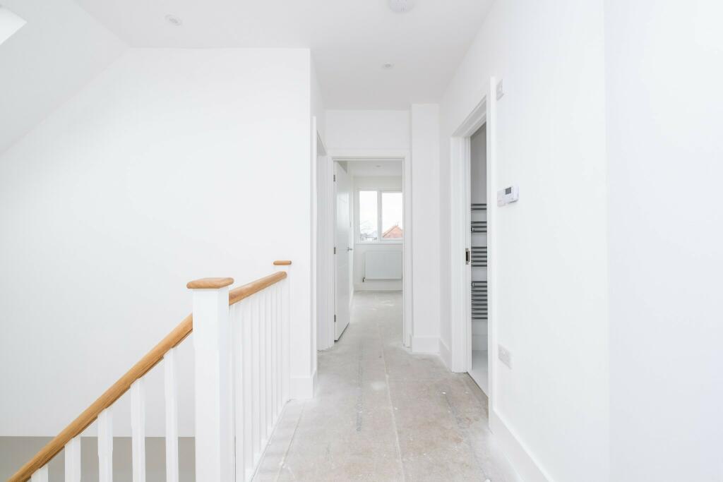 Additional image 11 of Large 4 bed house Coombe Avenue