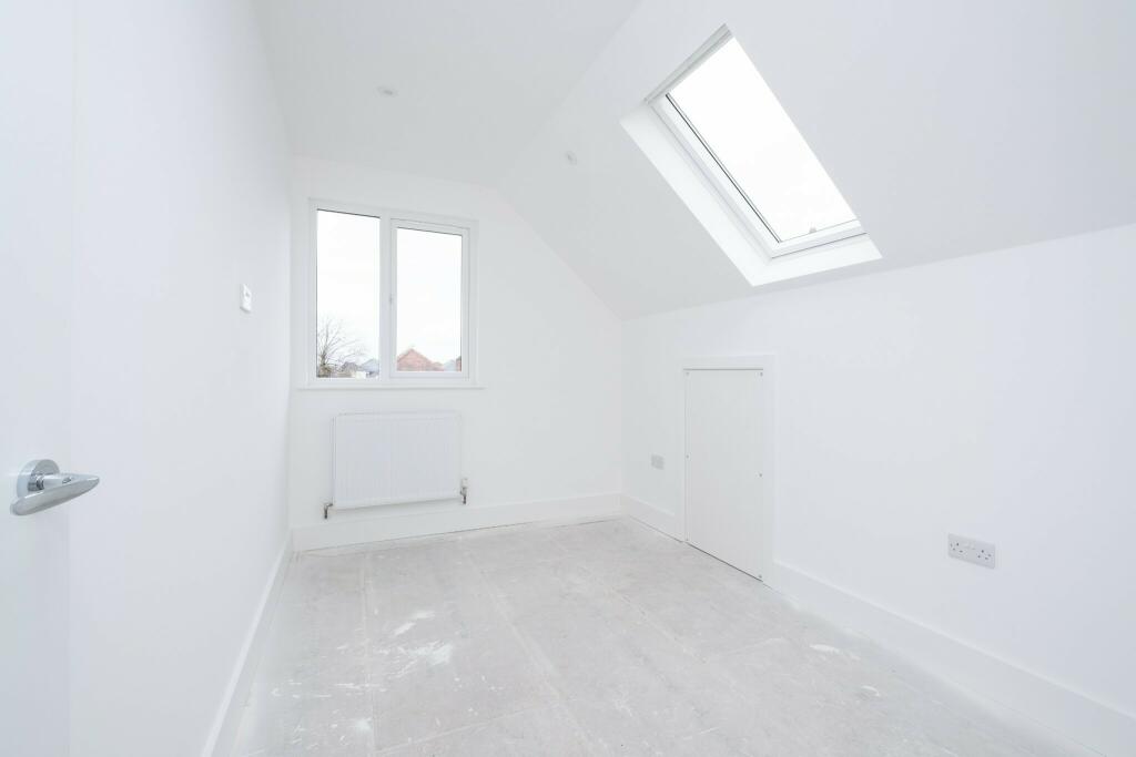 Additional image 13 of Large 4 bed house Coombe Avenue