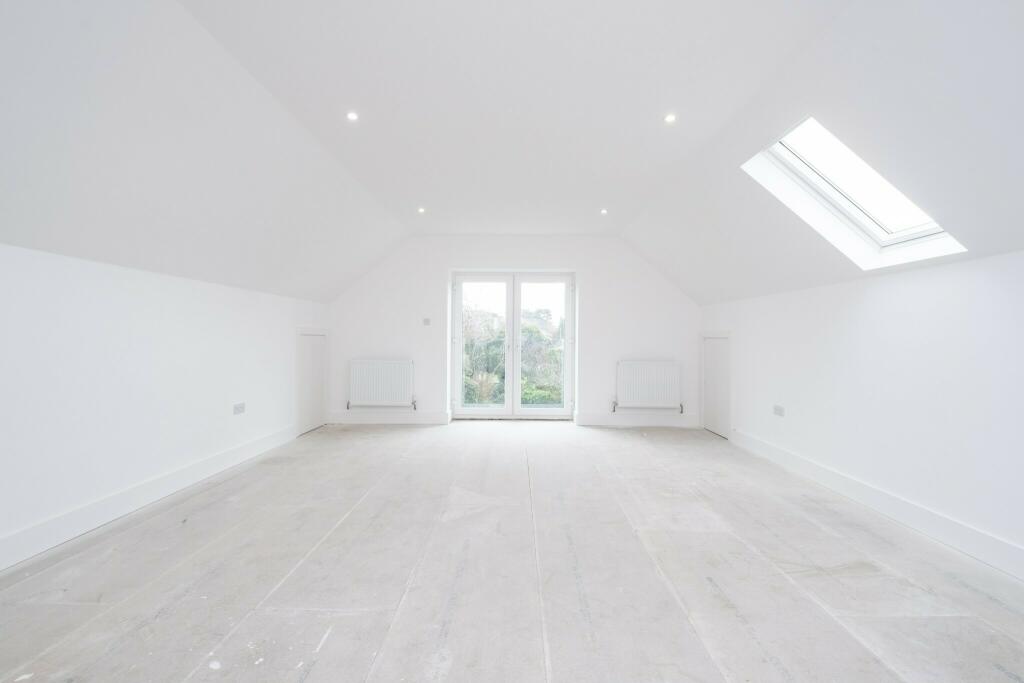 Additional image 15 of Large 4 bed house Coombe Avenue