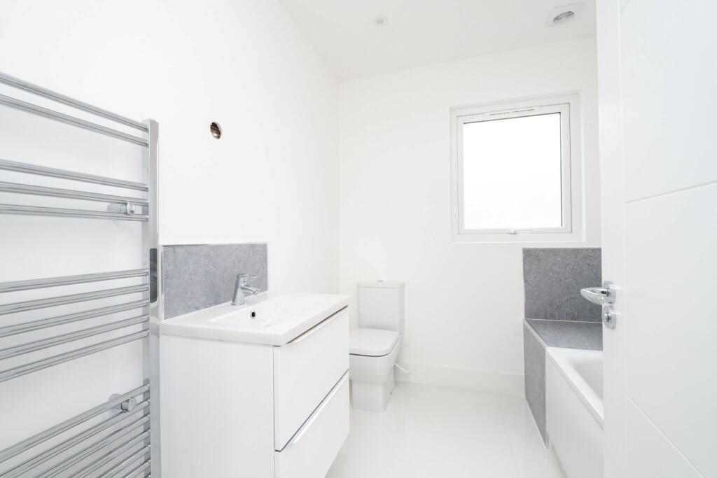 Additional image 16 of Large 4 bed house Coombe Avenue