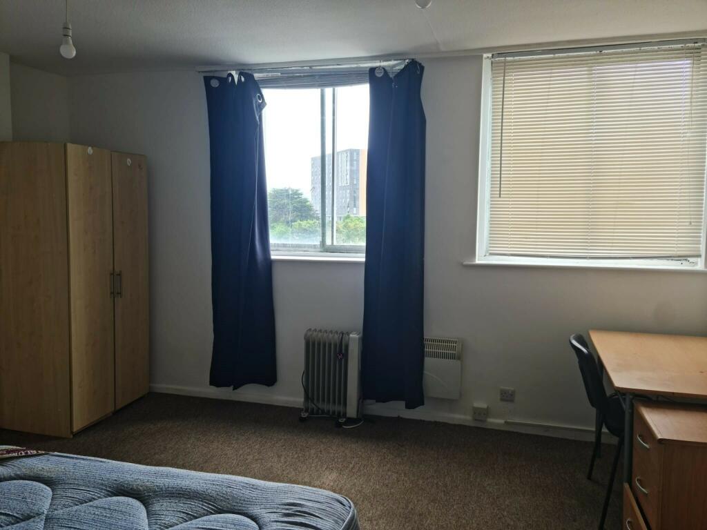 Additional property image - Spacious 3 Bed property in Lansdowne