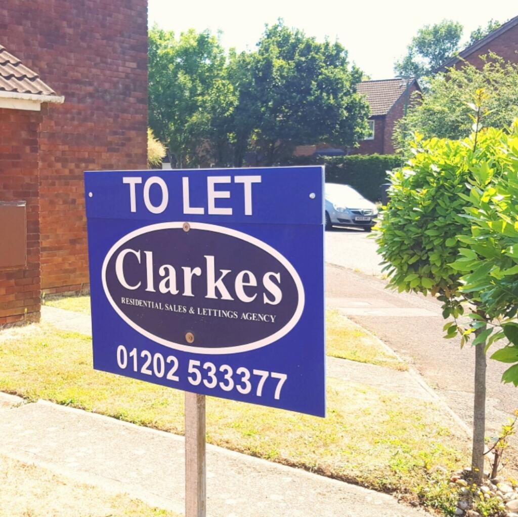 Main image of property: 2 Bed Flat on Richmond Park Road