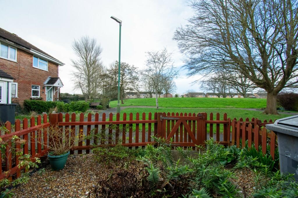 Main image of property: 2 Bed House for Rent in Quiet Throop Location