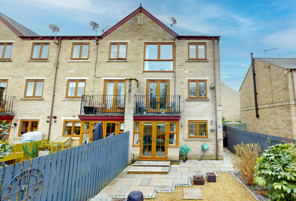 4 bedroom town house for sale in The Beeches, Pool in Wharfedale, LS21