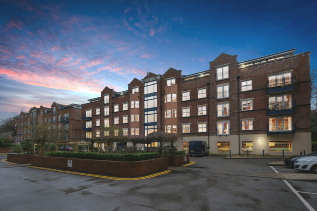 2 bedroom apartment for sale in Carisbrooke Road, Far Headingley, LS16