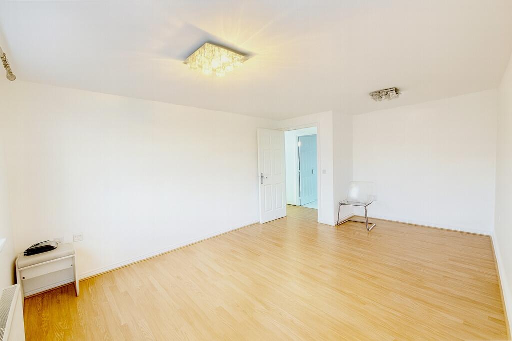 Main image of property: 5, 165 Great North Way, Hendon, NW4 1PL