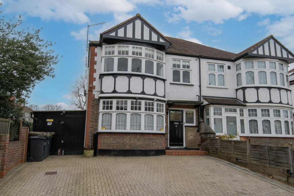 6 bedroom semidetached house for sale in Lancaster Road, SE25