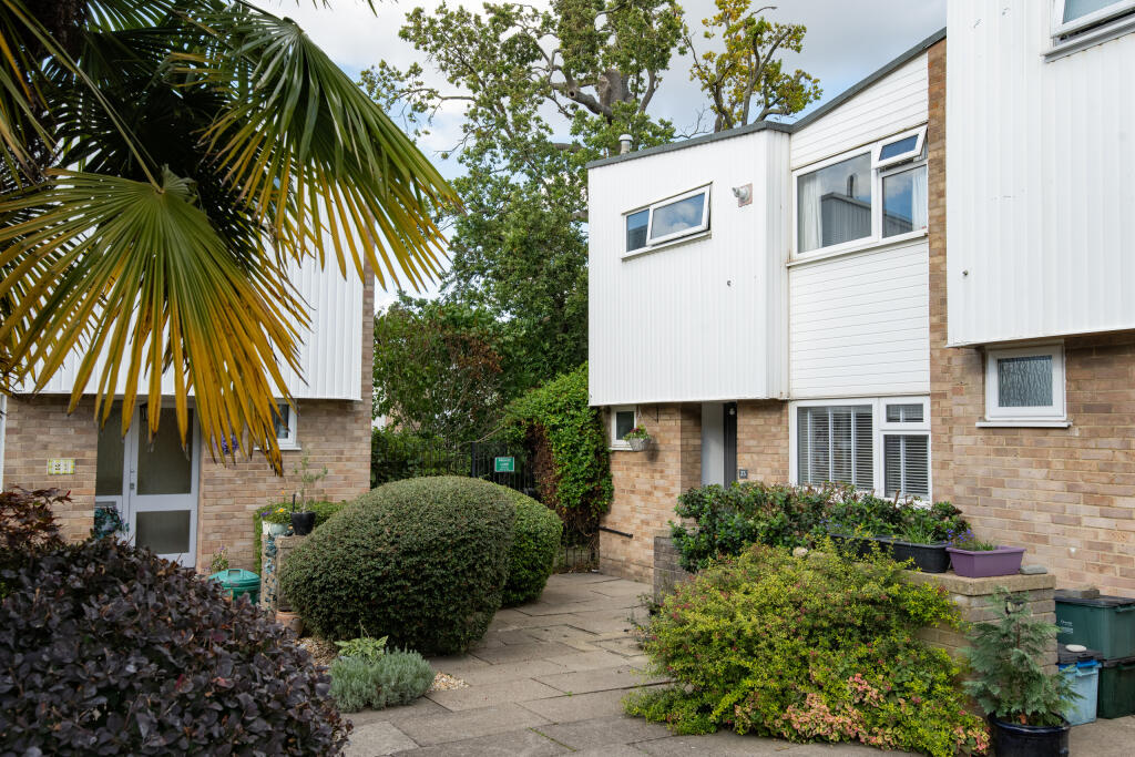 Main image of property: Templeton Court, Radnor Walk, Shirley, Surrey