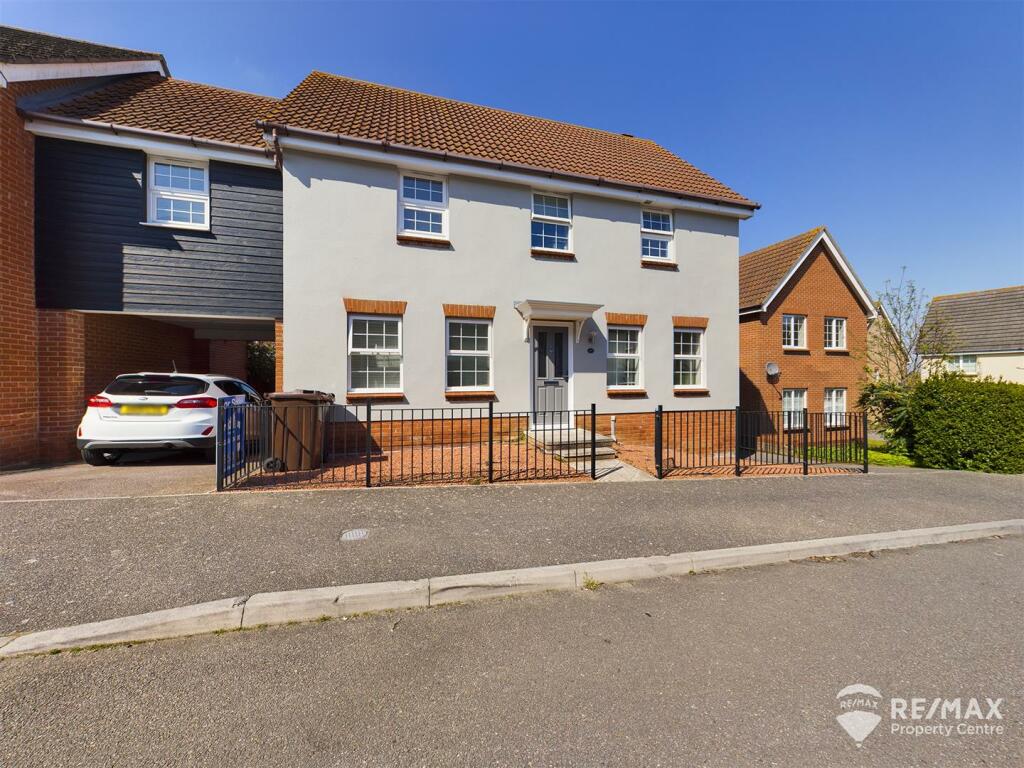 5 bedroom detached house for sale in Stour Close, Harwich, CO12