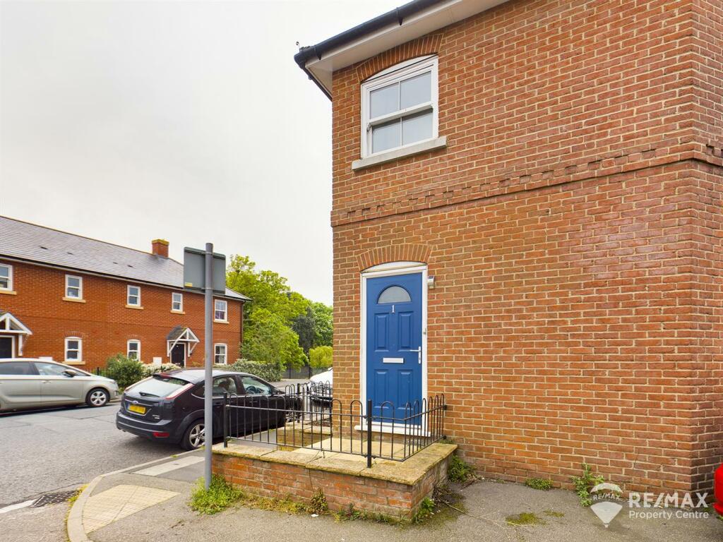 1 bedroom flat for sale in Main Road, Harwich, CO12