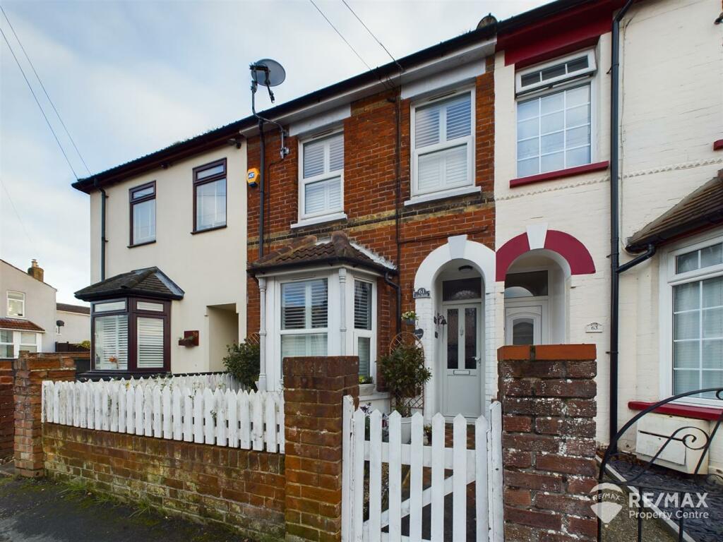 3 bedroom terraced house for sale in Lee Road, Harwich, CO12