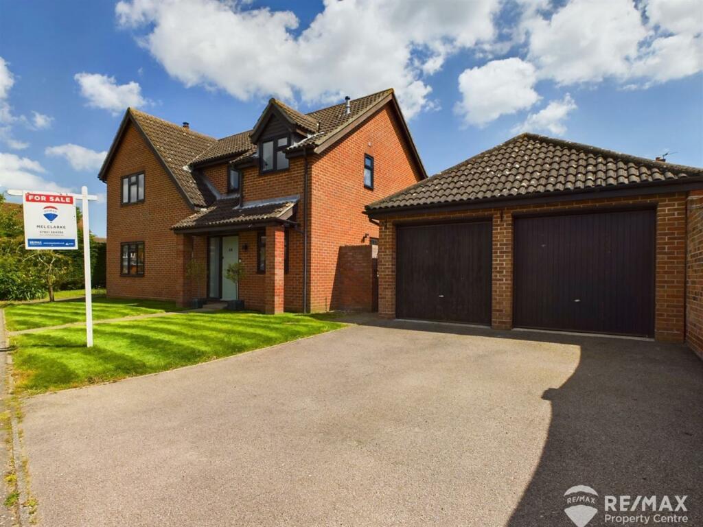 4 bedroom detached house for sale in Hewitt Road, Ramsey, Harwich, CO12