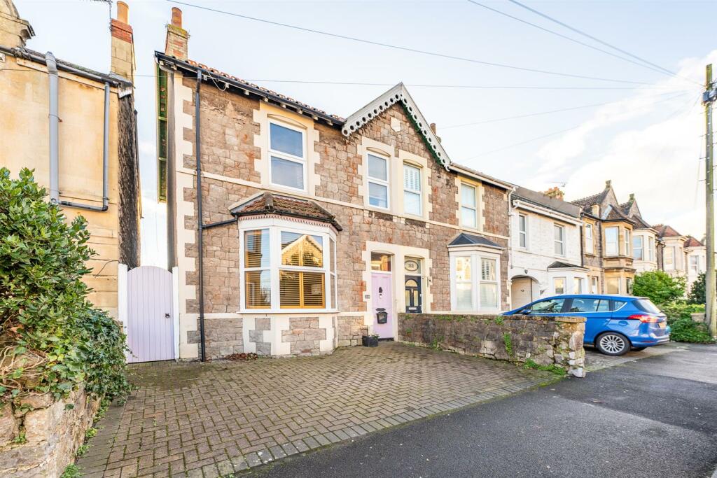 3 bedroom semidetached house for sale in Moorland Road, WestonSuper