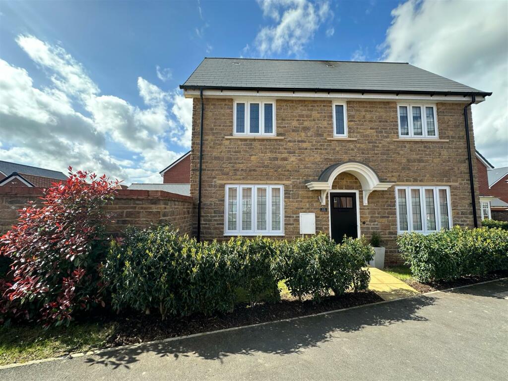 3 bedroom semidetached house for sale in Moorhen Road, Yatton SOUTH