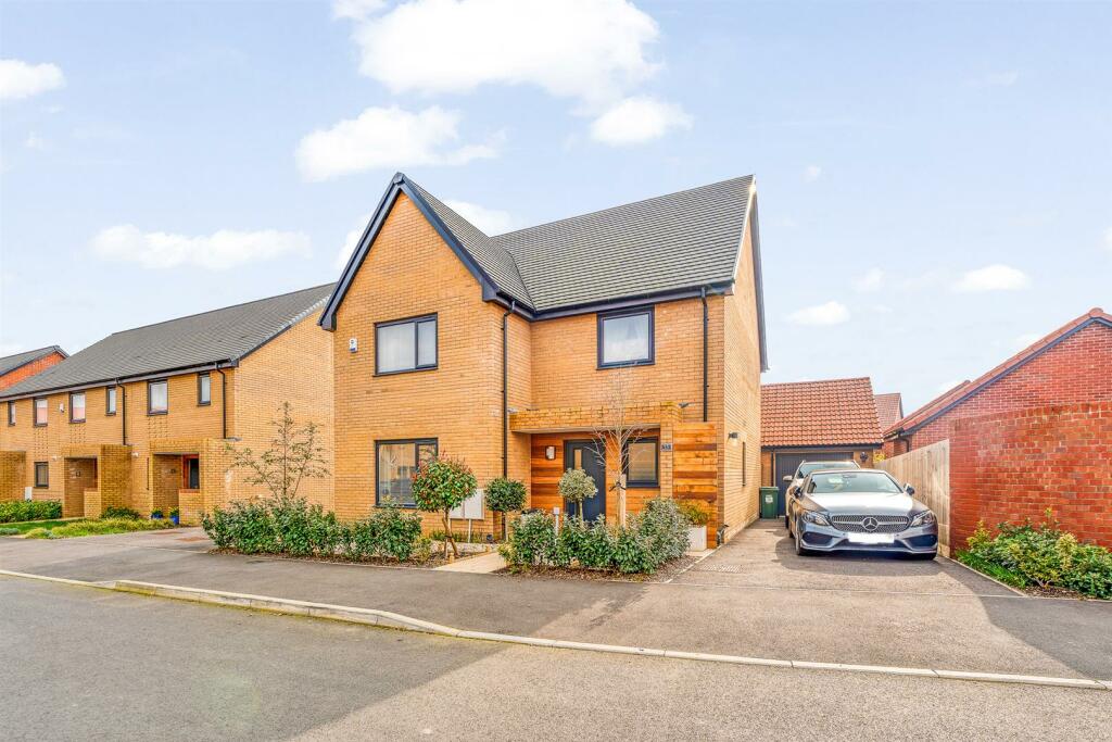 Main image of property: Fox Avenue, Yatton - BEAUTIFULLY PRESENTED