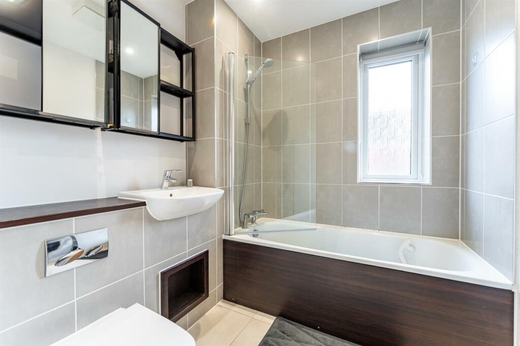 Additional property image - Hannah Drive, Locking - FANTASTIC FIRST HOME