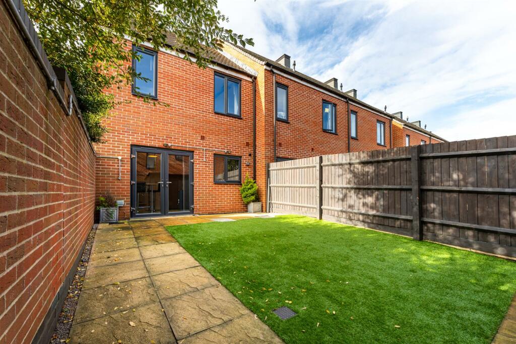 Additional property image - Hannah Drive, Locking - FANTASTIC FIRST HOME