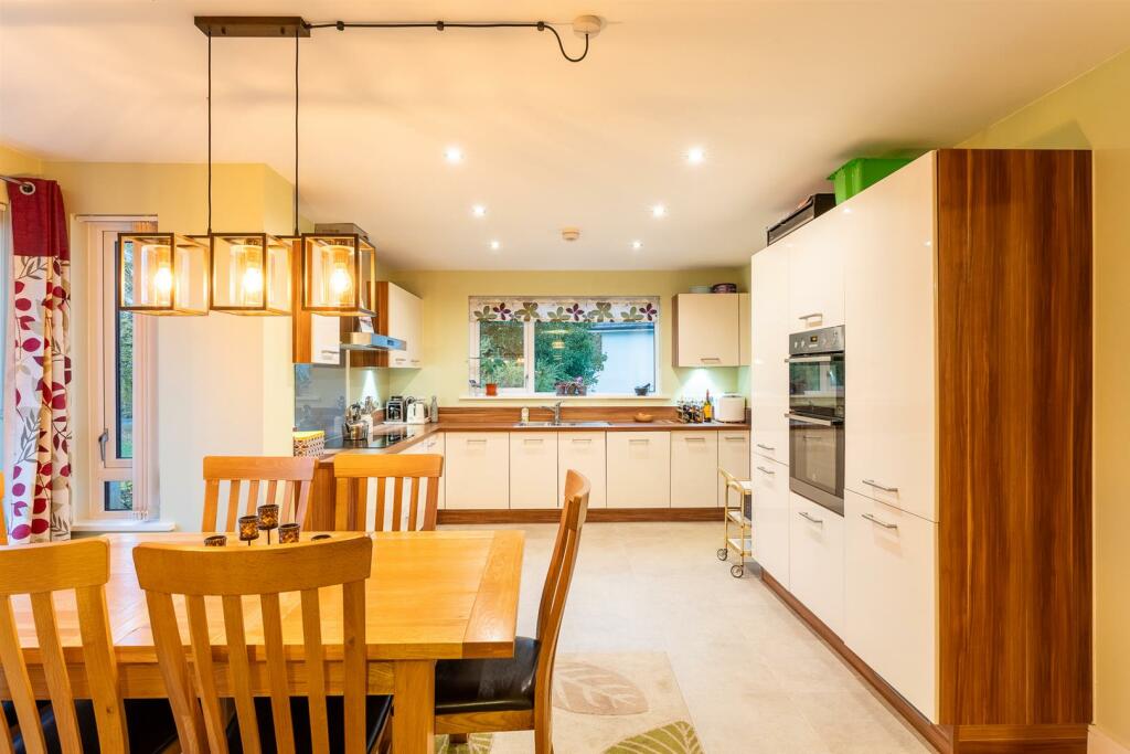 Additional property image - Farnborough Road, Locking Parklands - A MUST VIEW