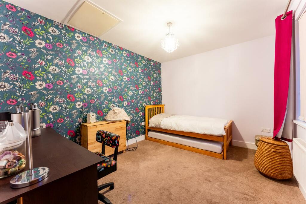 Additional property image - Farnborough Road, Locking Parklands - A MUST VIEW