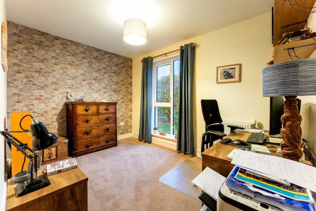 Additional property image - Farnborough Road, Locking Parklands - A MUST VIEW