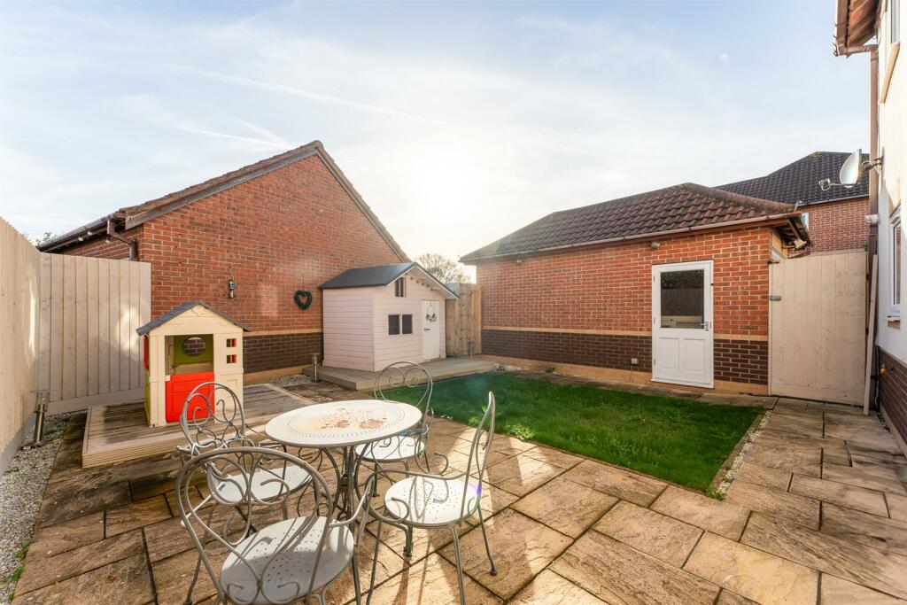 Additional property image - Blaisdon, Locking Castle - LARGER THAN AVERAGE HOME