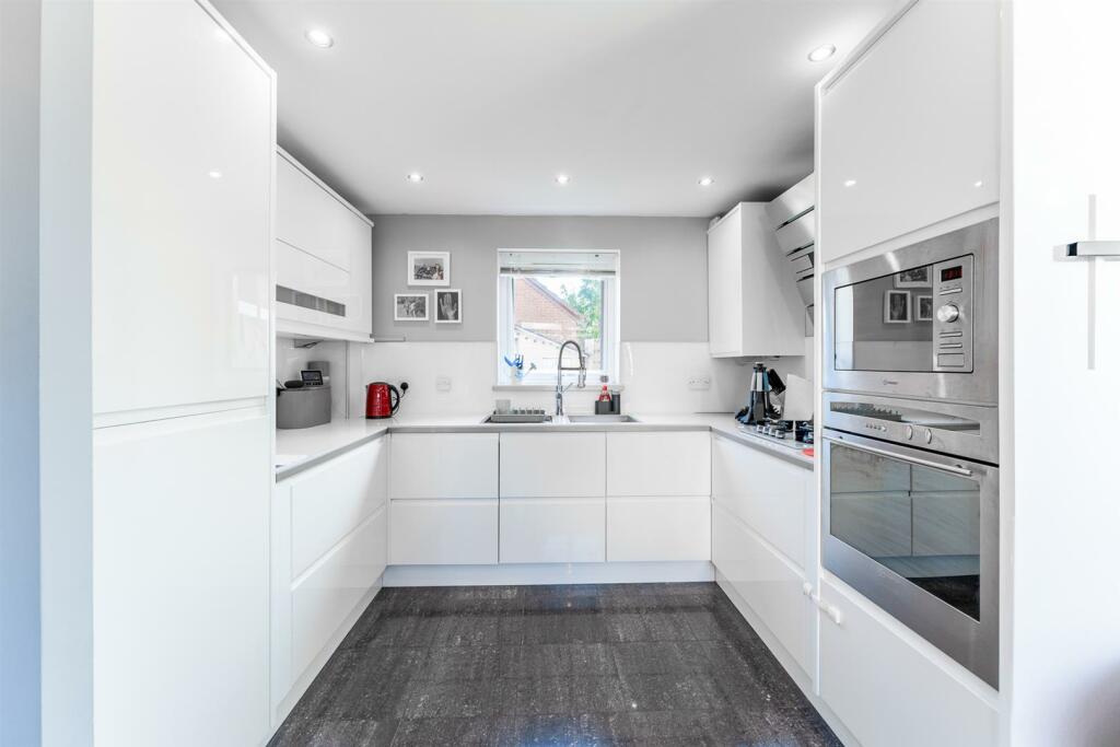 Additional property image - Blaisdon, Locking Castle - LARGER THAN AVERAGE HOME