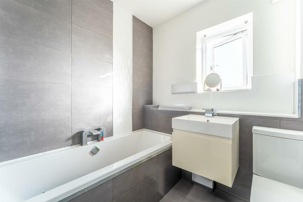 Additional property image - Blaisdon, Locking Castle - LARGER THAN AVERAGE HOME