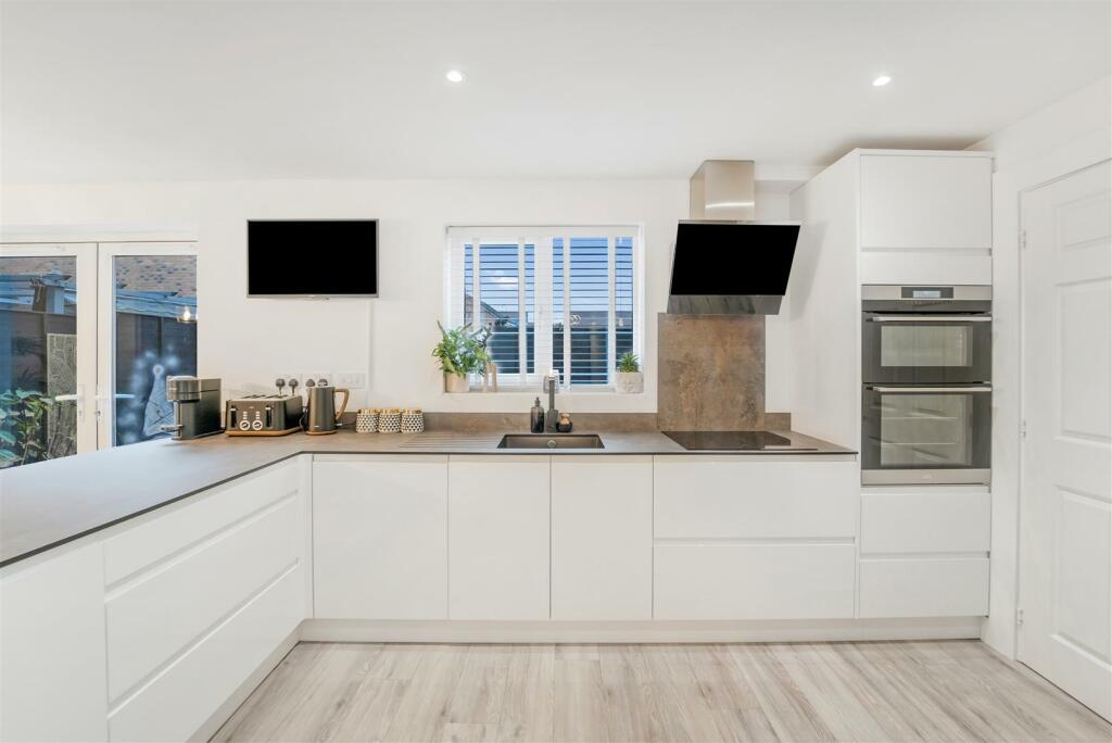 Additional property image - Tiger Moth Road, Weston-Super-Mare - SHOW HOME CONDITION