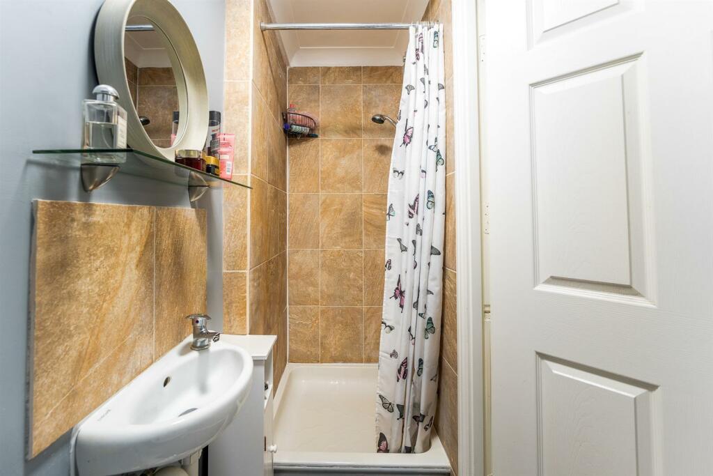 Additional property image - Merton Drive, Weston-Super-Mare - SPACIOUS TOWNHOUSE