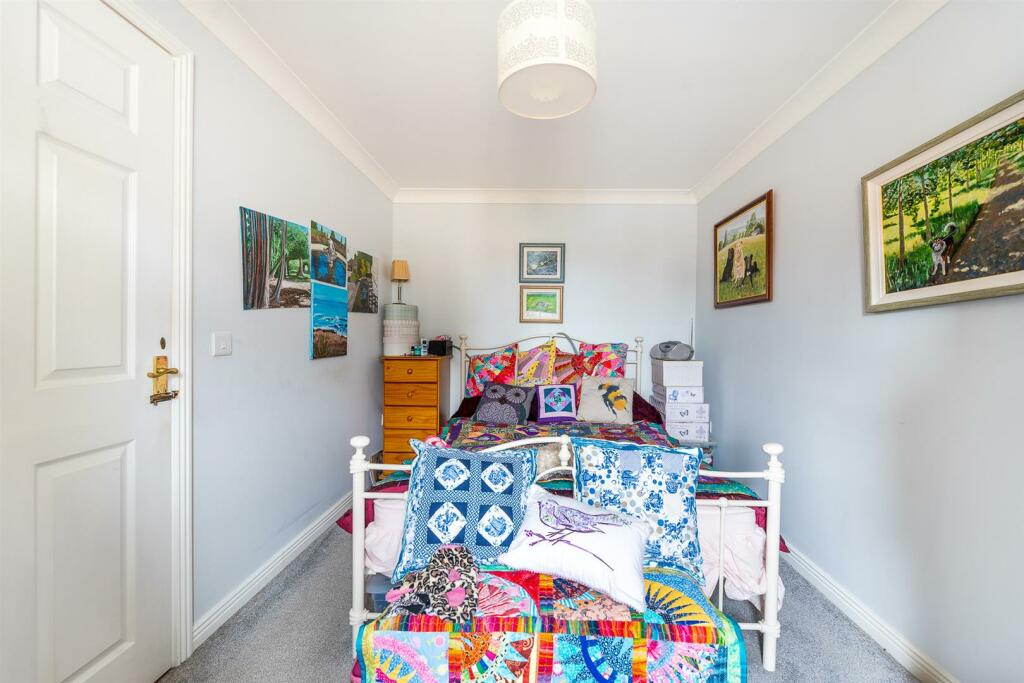 Additional property image - Merton Drive, Weston-Super-Mare - SPACIOUS TOWNHOUSE