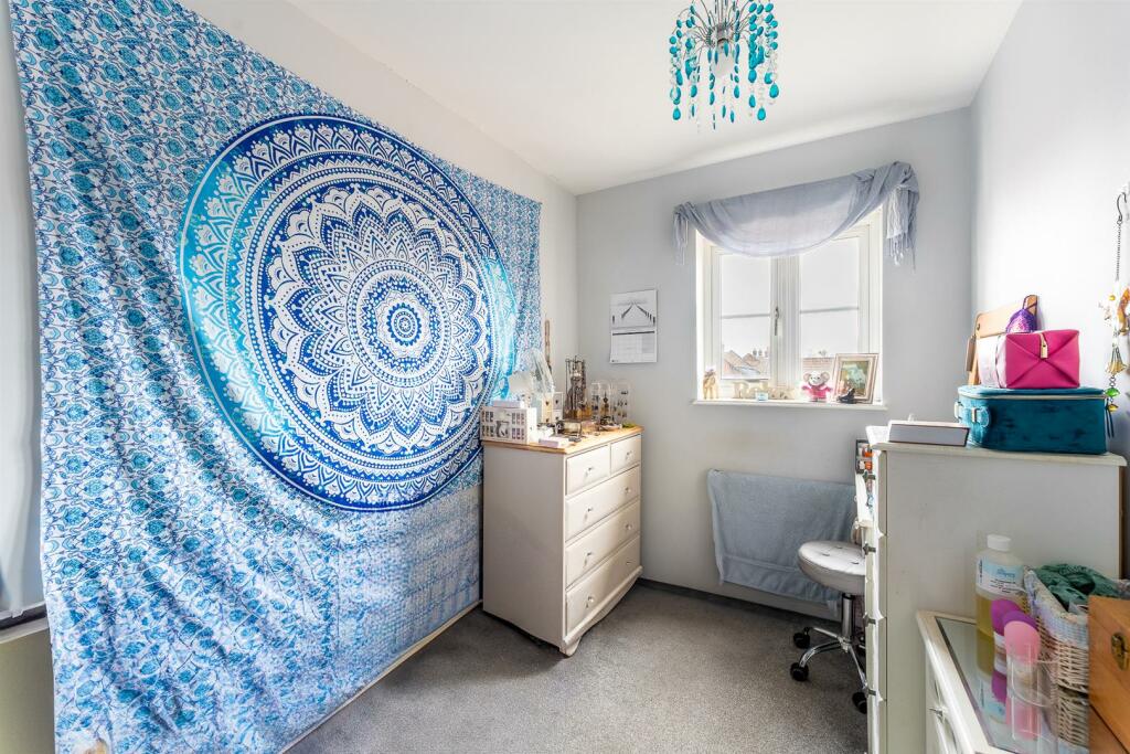 Additional property image - Merton Drive, Weston-Super-Mare - SPACIOUS TOWNHOUSE
