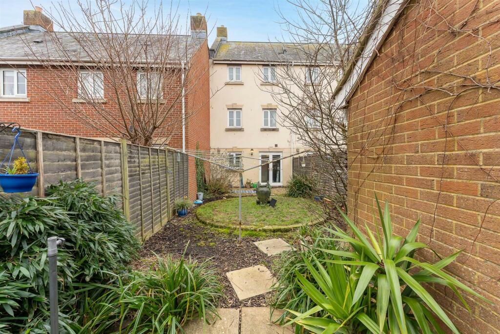 Additional property image - Merton Drive, Weston-Super-Mare - SPACIOUS TOWNHOUSE