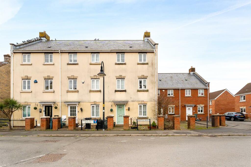 Additional property image - Merton Drive, Weston-Super-Mare - SPACIOUS TOWNHOUSE