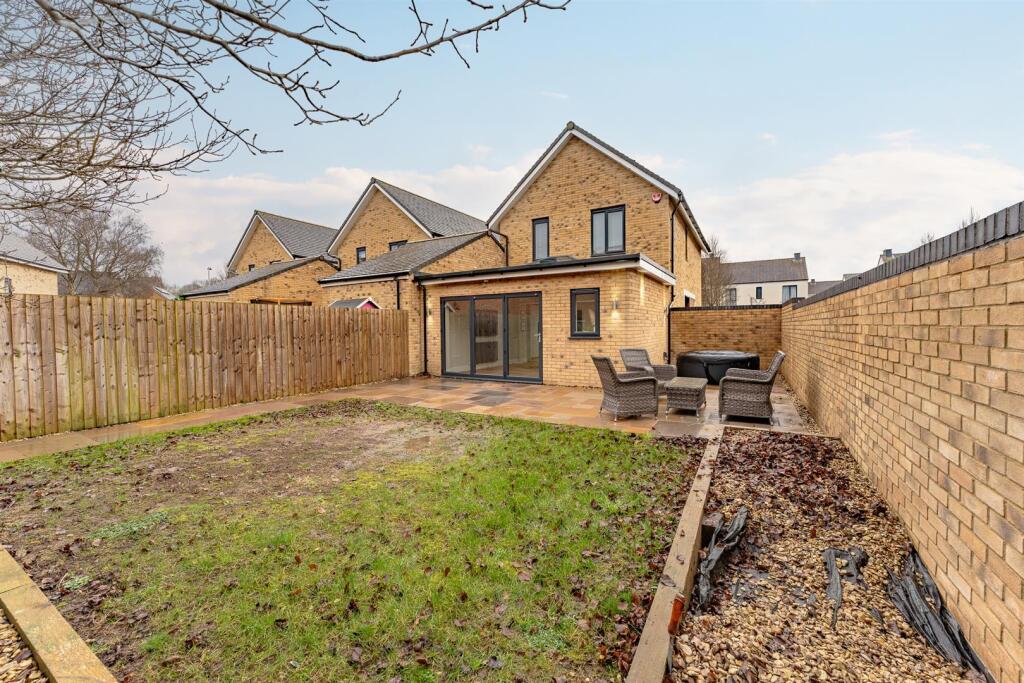 Additional property image - Hannah Drive, Locking Parklands - LARGE EXTENSION
