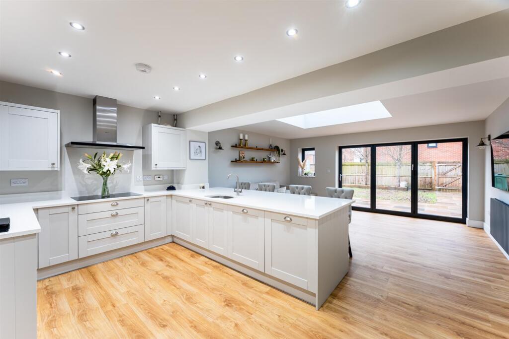 Additional property image - Hannah Drive, Locking Parklands - LARGE EXTENSION