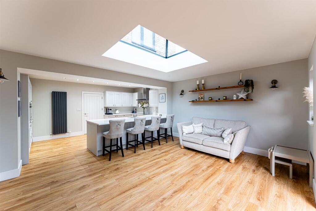Additional property image - Hannah Drive, Locking Parklands - LARGE EXTENSION