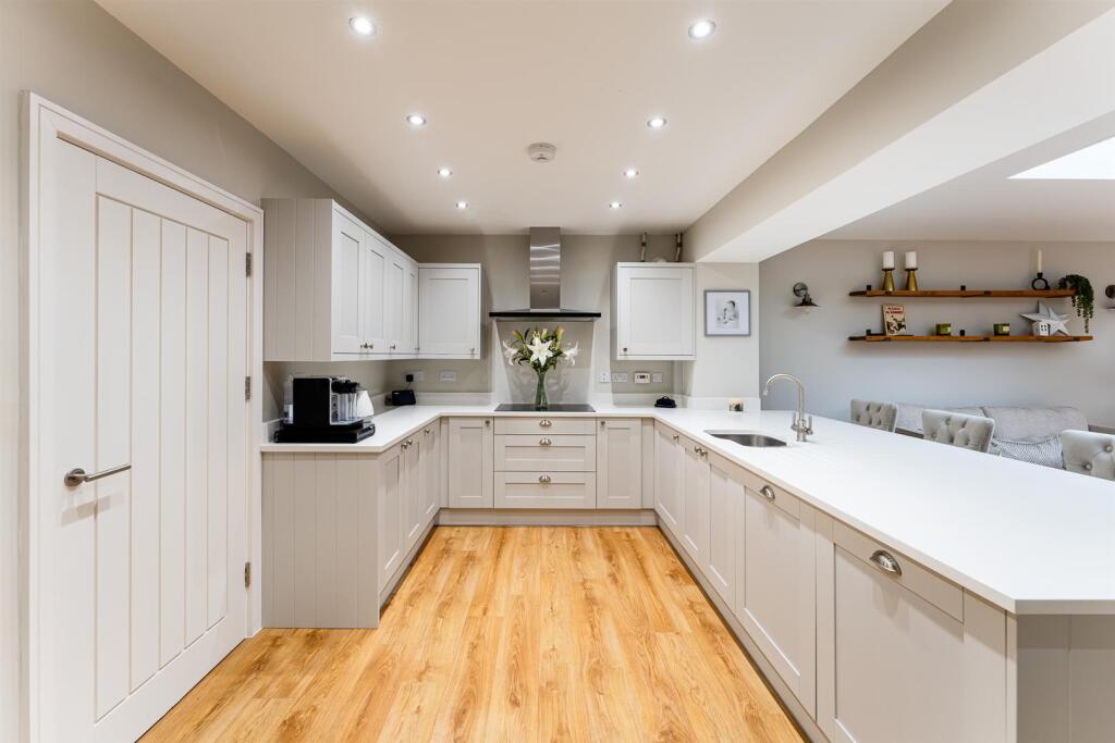 Additional property image - Hannah Drive, Locking Parklands - LARGE EXTENSION